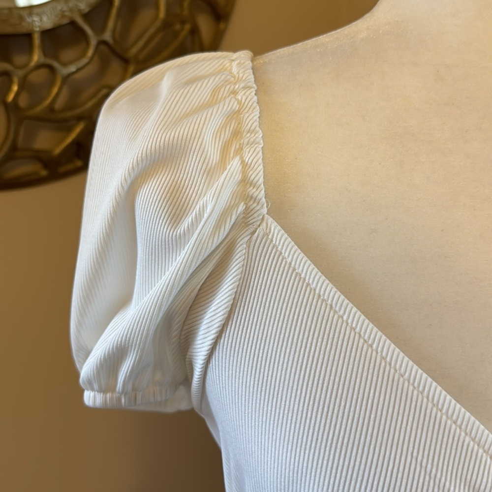 NIB Tie Front Crop Top - Picture 8 of 10